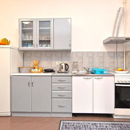 Apartment Radmila 1673 Apartman Póla