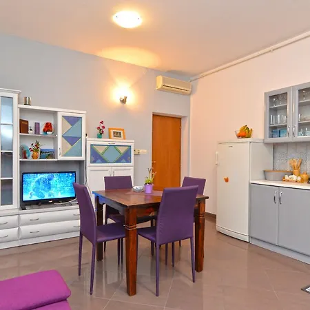 Apartment Radmila 1673 Póla